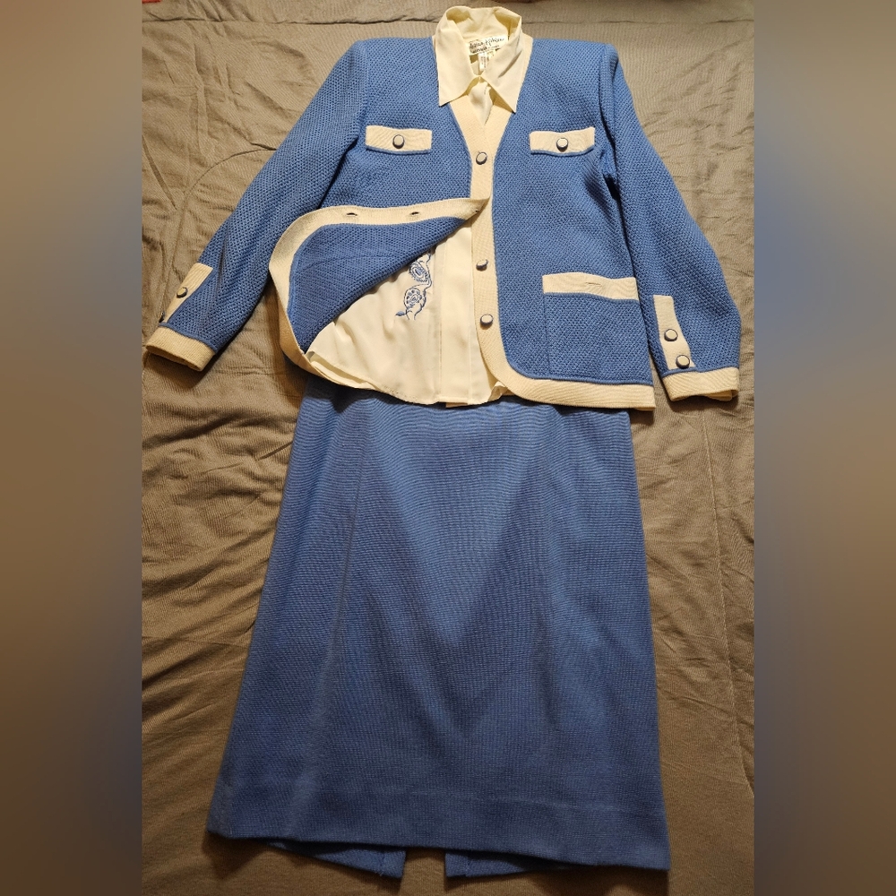 Suit - Picture 2 of 7
